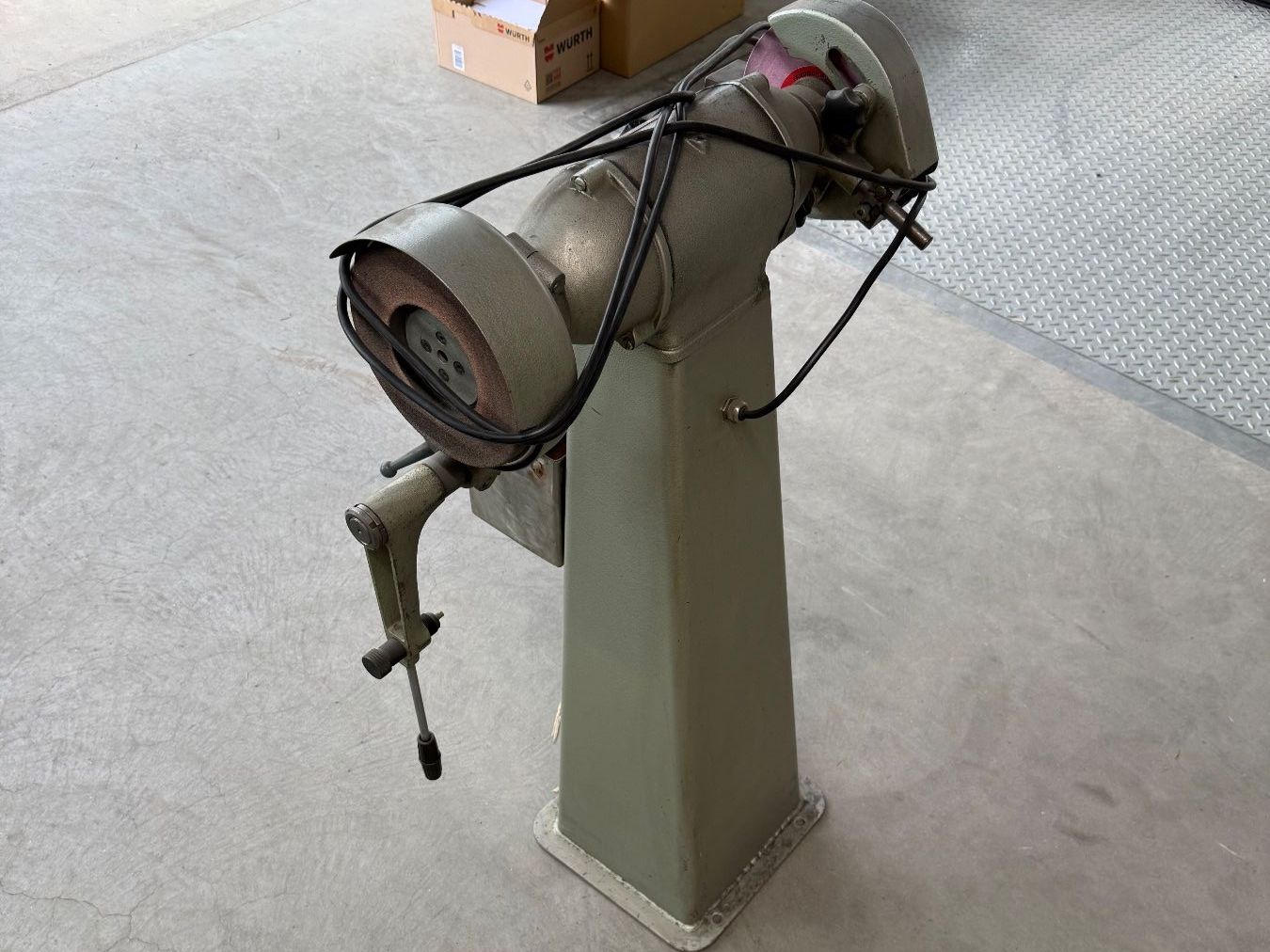 Aiguiseuses & polisseuses: VITAX Stand-Schleifmaschine – D'occasion à Liestal par T-Bazar 6