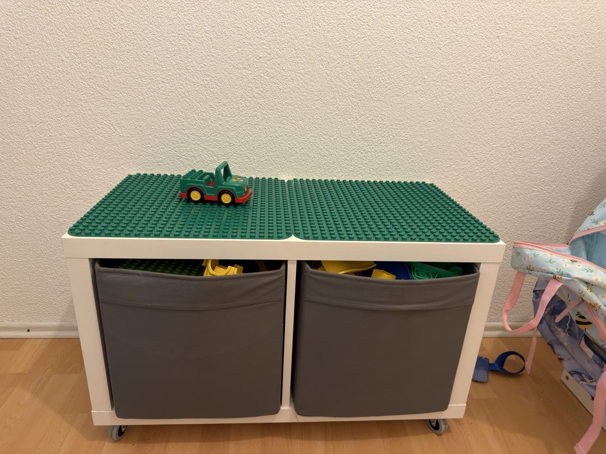 Lego Spielzeuge: Lego Tisch mit Lego – Gebraucht aus Birmensdorf ZH von natascha.6k