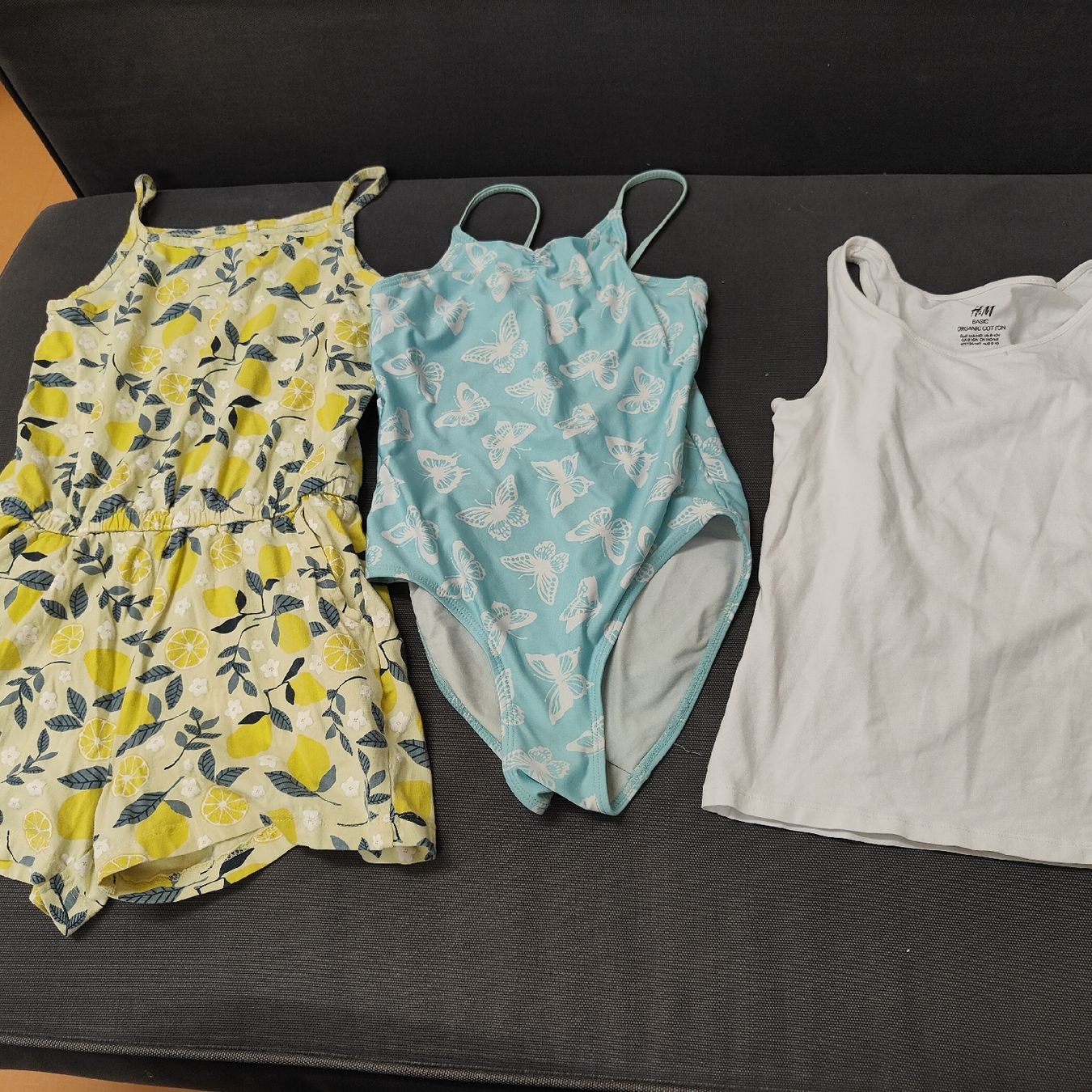 Lotti & Set di vestiti: Kleiderpaket Mädchen Grösse 134/140 – Usato da Rapperswil SG venduto da SabinaBischof 1