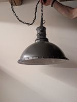 Tolle Metalllampe im Industriestil