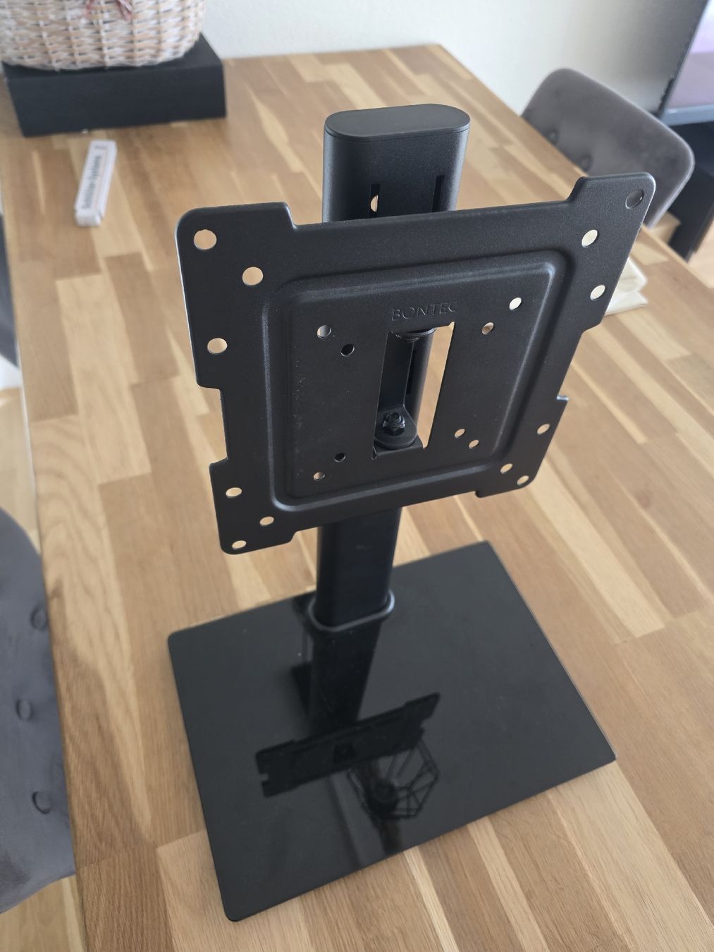 Staffa per monitor: Monitorhalter Tischfuss TV-Halterung BONTEC Schwarz – Usato da Adlikon b.Regensdf venduto da Cammix1