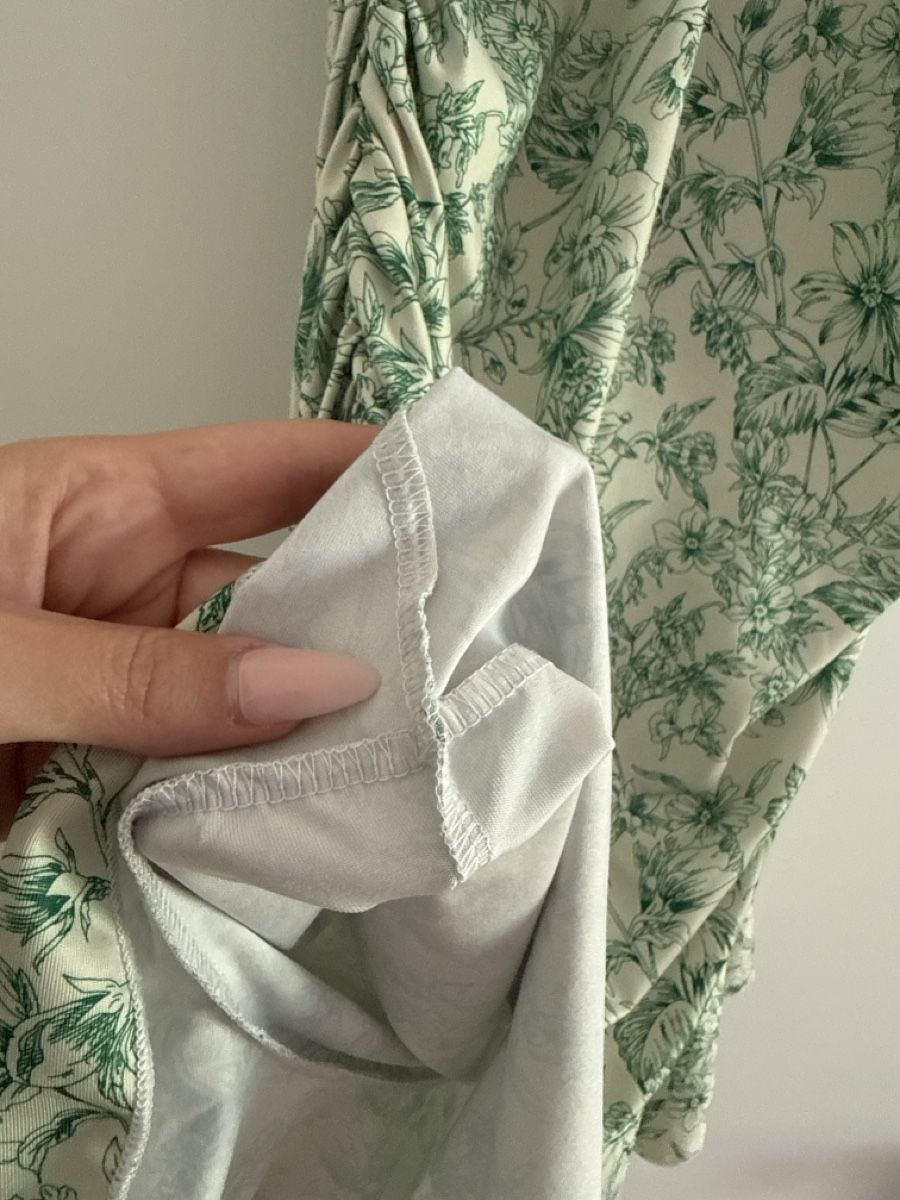 Robes: Kleid – Neuf (Voir description) à Kriens par g_b_mk7j 2