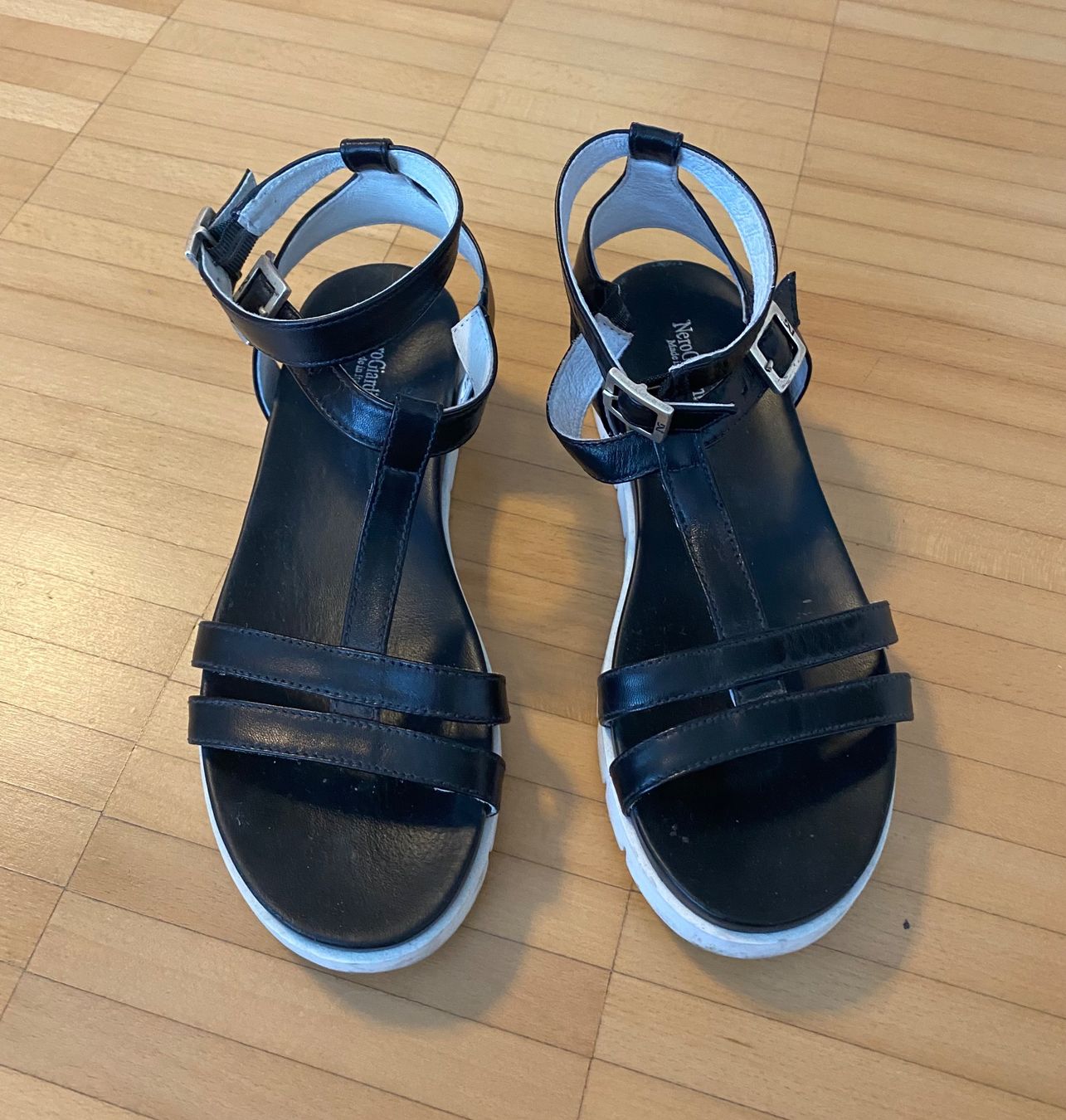 Scarpe da donna: Nero Giardini Sandalen Damen Gr. 36 – Nuovo (secondo la descrizione) da Frauenfeld venduto da LIL_NA 1