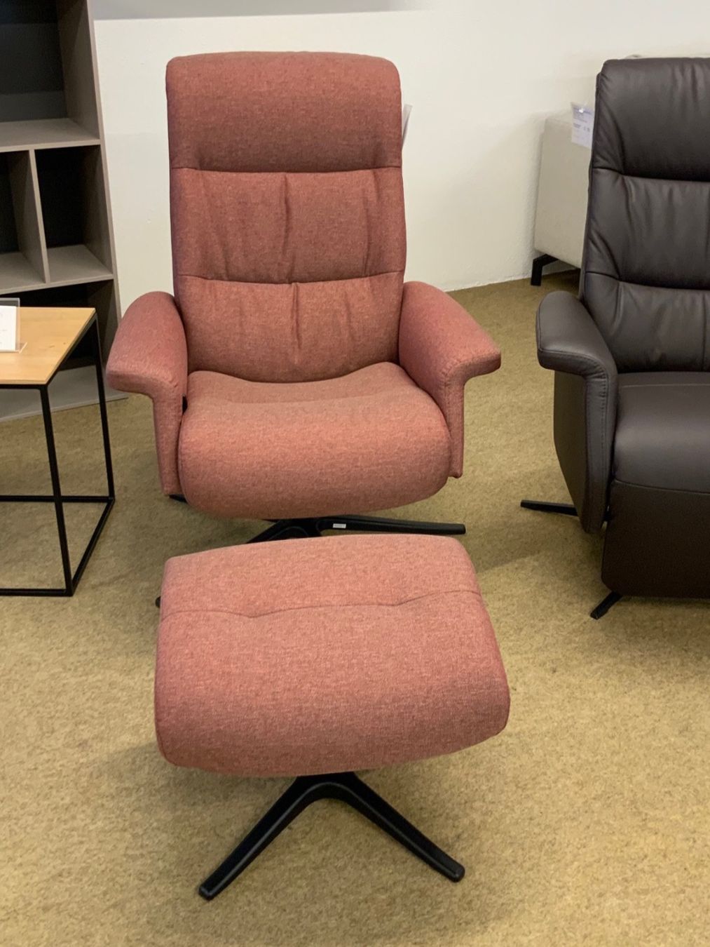 Poltrone: Sessel mit Hocker – Nuovo (secondo la descrizione) da Disentis/Mustér venduto da inf_2hbd