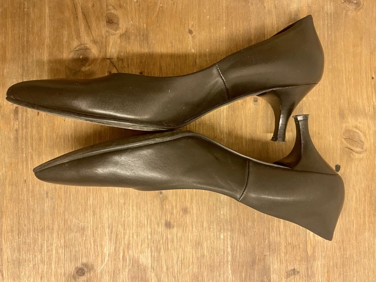 Globus Scarpe da donna: Globus Leder-Pumps, schwarz Gr. kleines 40 – Usato da Gockhausen venduto da AnneT07 2