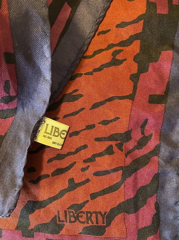 Foulards, Tücher & Schals: Liberty Seidenschal/tuch – Gebraucht aus Zuoz von Janth 1