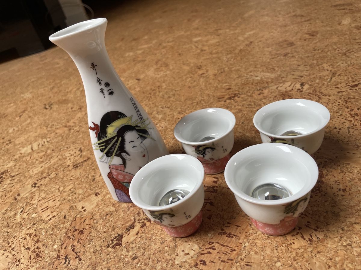 Set di piatti: Neuwertiges Sake Set, Japan Geisha – Nuovo (secondo la descrizione) da Buchs SG venduto da Buxerli_ 2