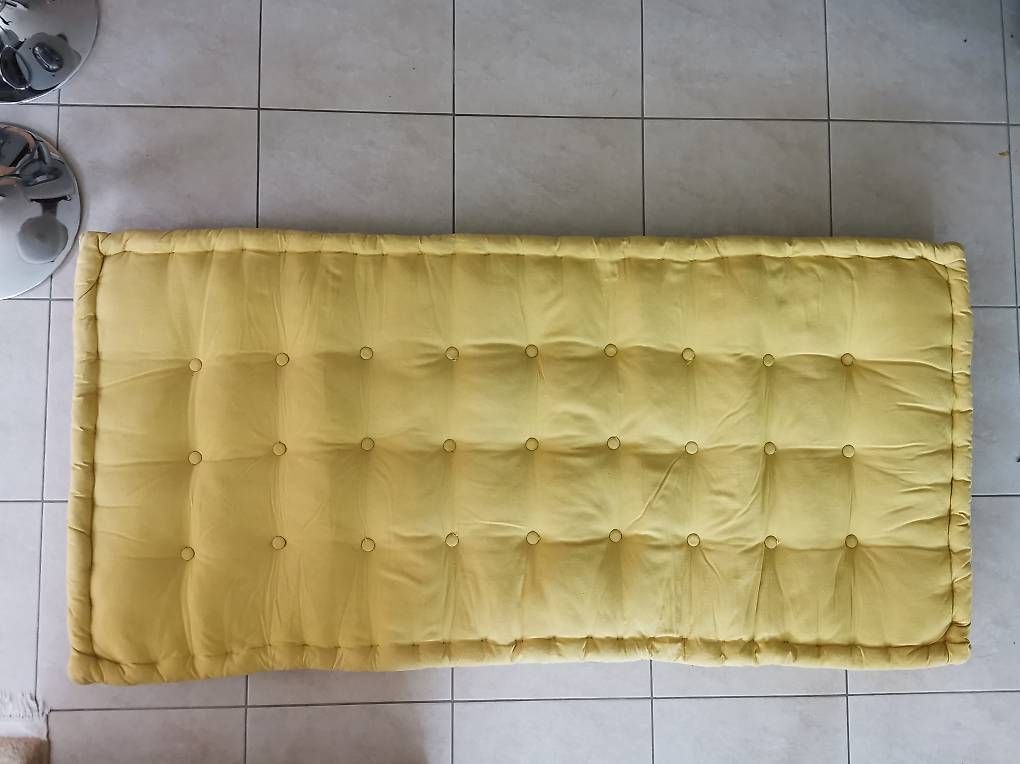 Materassi: Matelas de futon jaune Maison du Monde  – Usato da La Neuveville venduto da Esteban_BDM