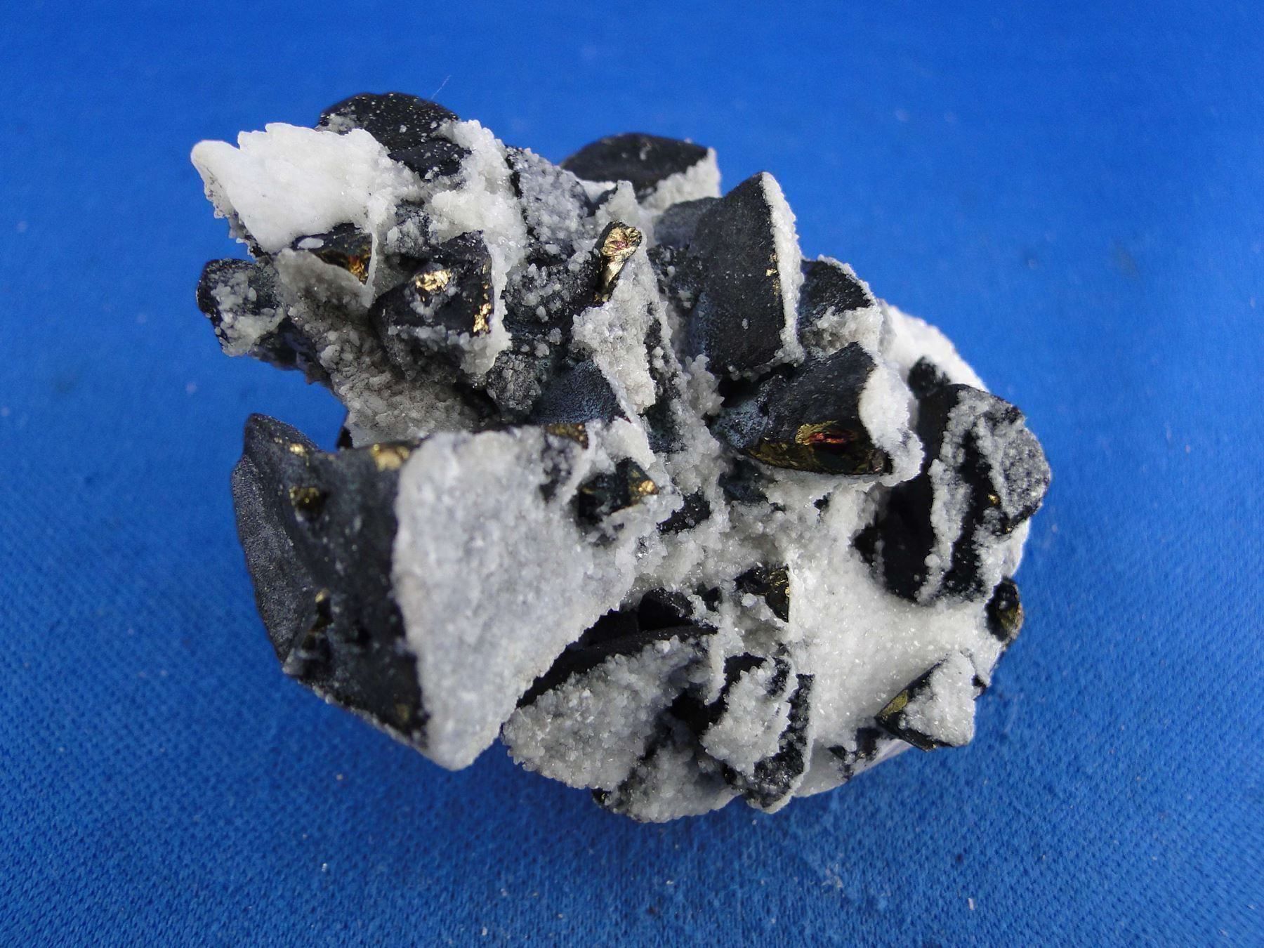 Mineralien & Heilsteine: Chalkopyrit auf Calcit – Gebraucht aus Schinznach Bad von Demerald 2