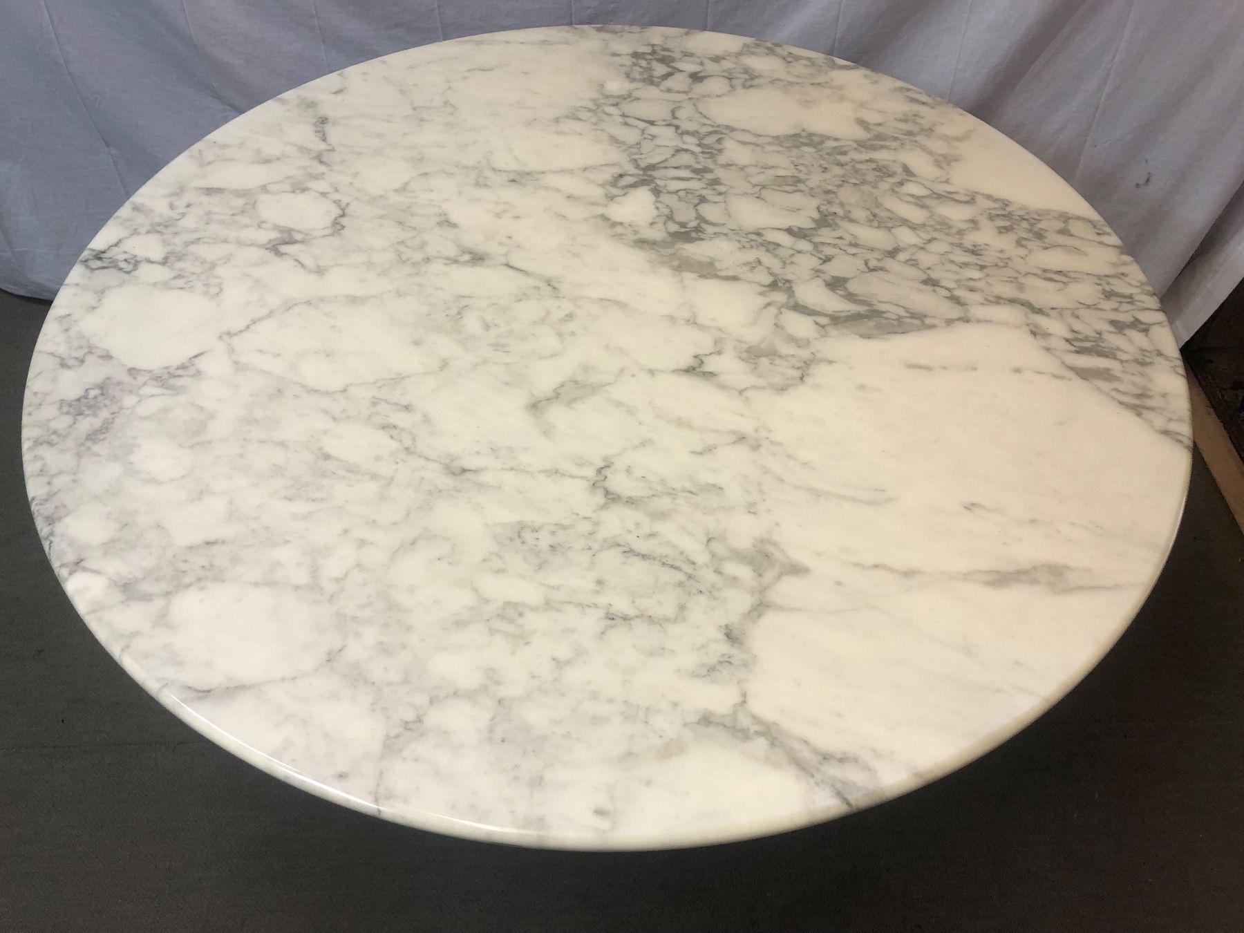 Tavoli: Runder Marmortisch Tulpenform; 120cm Durchmesser – Usato da Brunnen venduto da Allerwaren 4