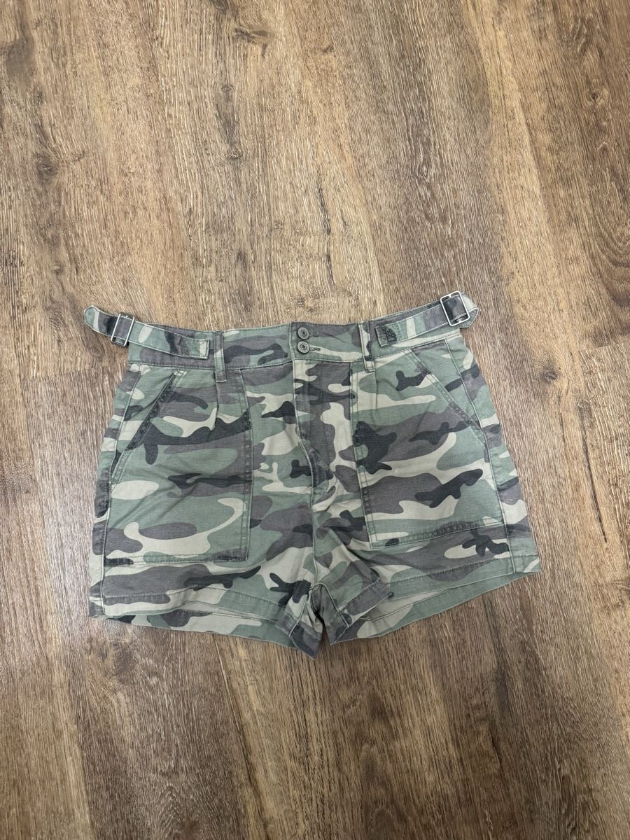 Only Pantaloni: Damen Shorts – Usato da Escholzmatt venduto da san_ym7z