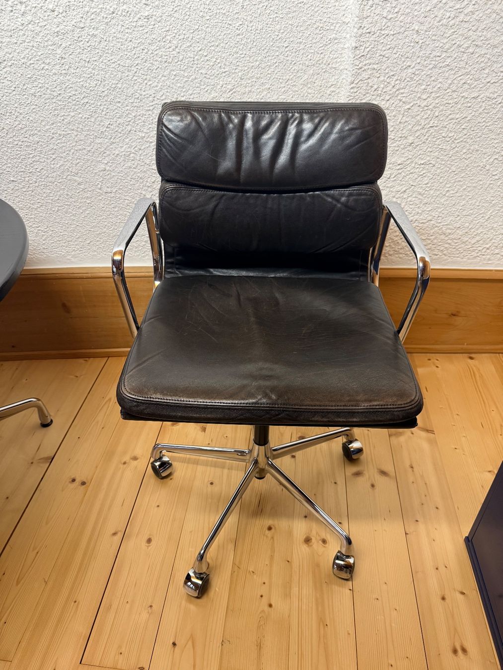 Vitra Sedie: Charles & Ray Eames Office Chair EA217 – Usato da Basel venduto da Nadelberg