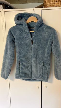 Kuschelige Fleecejacke mit Kapuze, Grösse 152