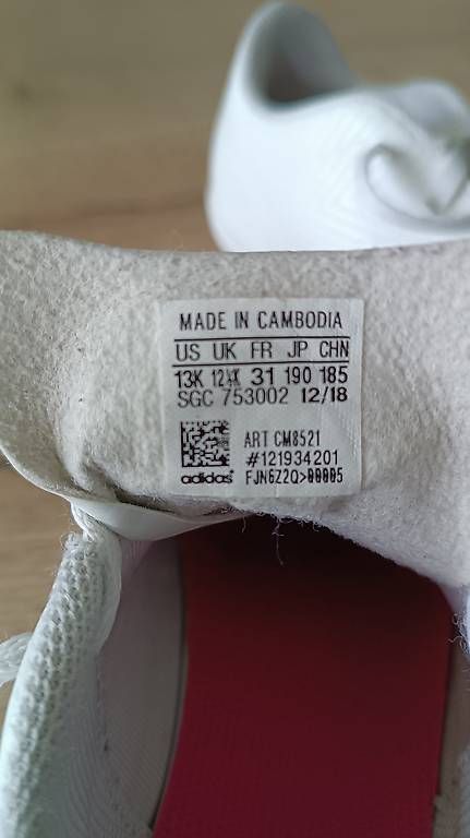 Chaussures garçon: Hallenturnschuh Adidas 31 – D'occasion à Buttisholz par Baendlifahrer 2