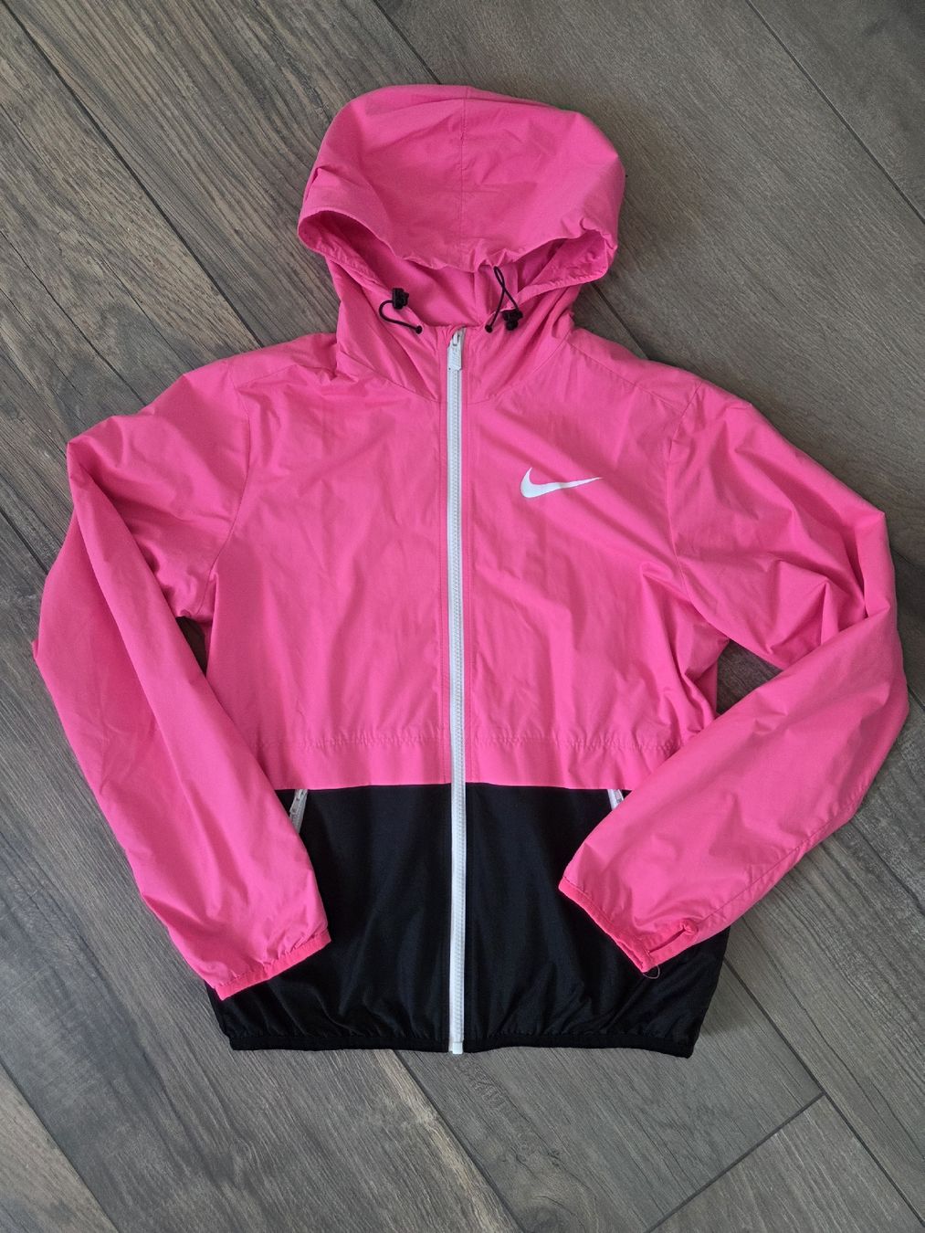 Nike Giacche: NIKE leichte Jacke M – Usato da Frauenfeld venduto da bea_6m8y