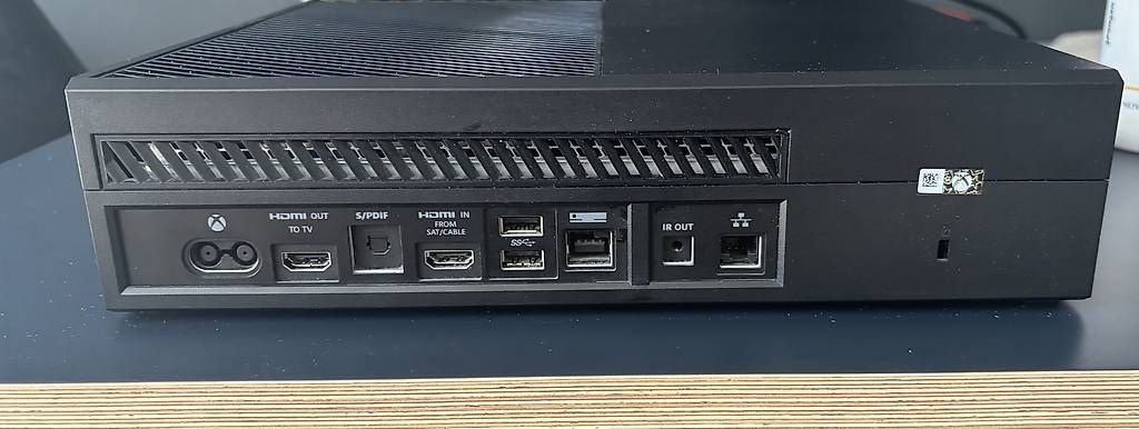 Microsoft Console: XBOX One X – Usato da Reinach BL venduto da sim_cg2g 2