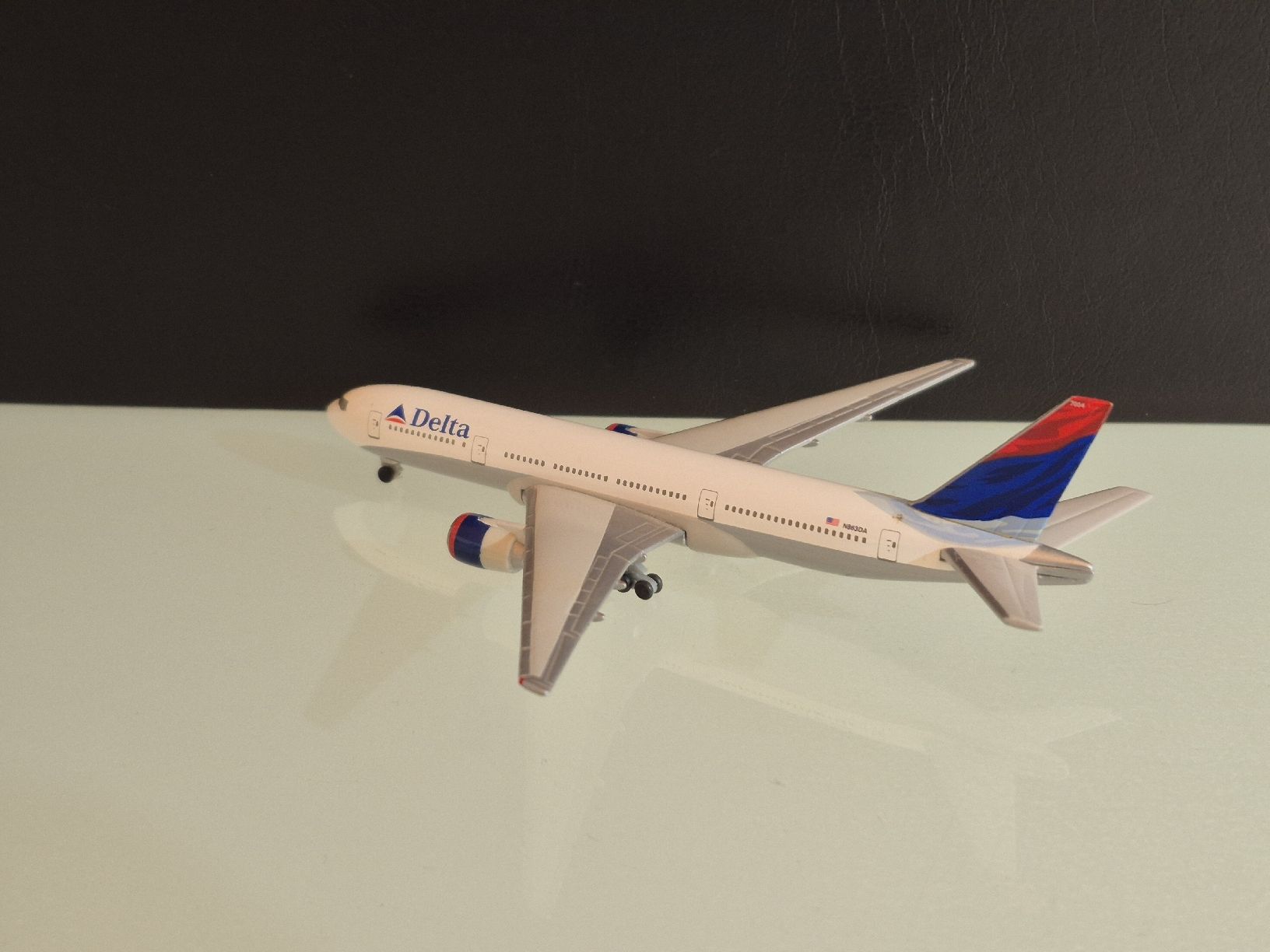 Herpa Kit di modellismo & Modellini statici: Herpa Delta Airlines 1:500 – Usato da Uetendorf venduto da myhome12 1