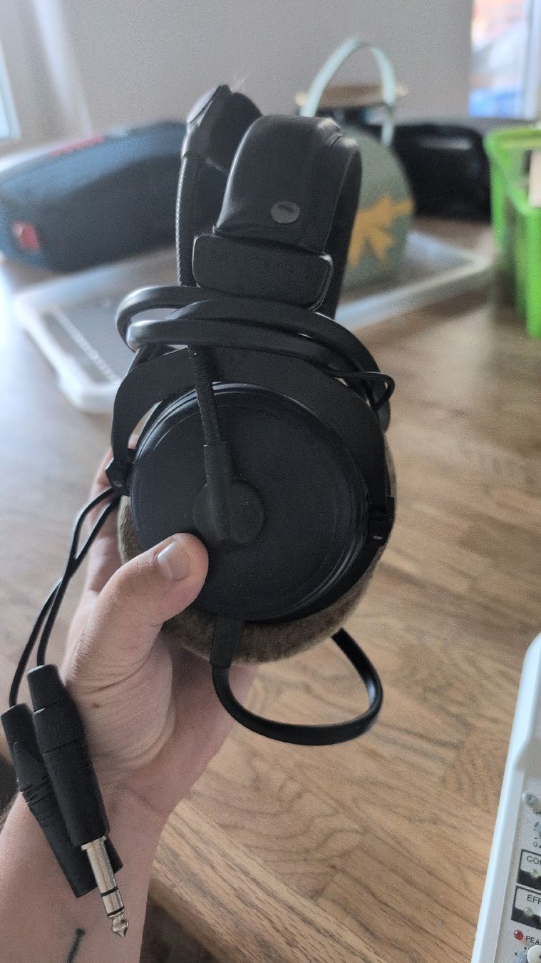 Yamaha Platines de mixage: Console YAMAHA AG06 avec casque Beyerdynamic DT 797 – D'occasion à Murten par antomtp 4