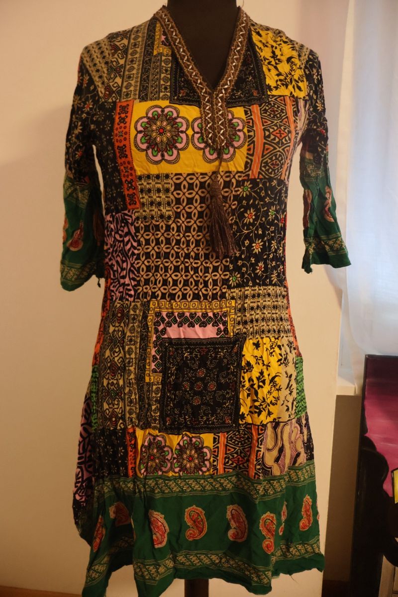 Robes: Kleid Patchwork-Stil bunt Grösse gebraucht – Neuf (Voir description) à Bösingen par ash_jnn8