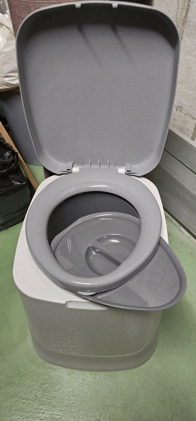 WC: Camping Toilette Portapotti Grau – D'occasion à Hinterkappelen par feloidea