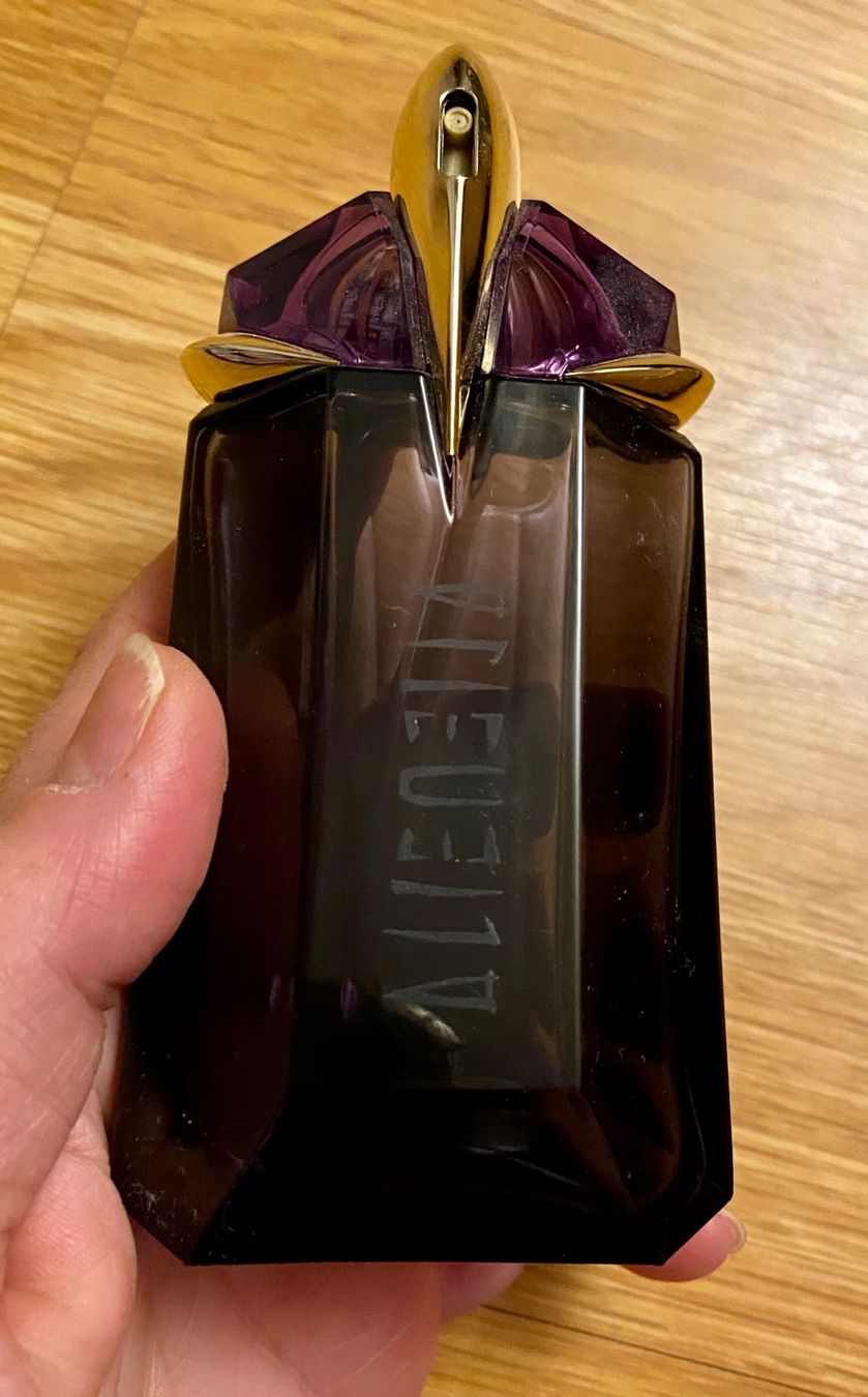 Mugler Parfum & Eau de Toilette: Aliens Parfum Mugler ca 30ml – Gebraucht aus Meilen von  1