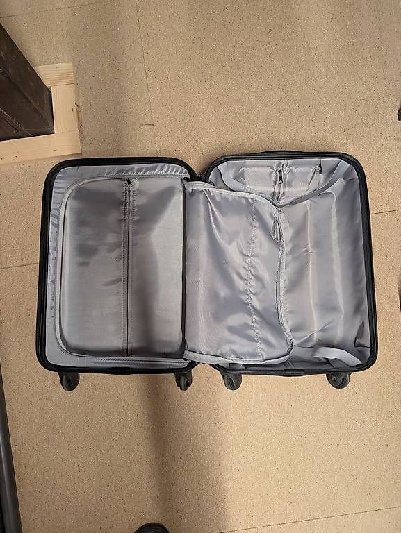 Valises de voyage: Handgepäck-Koffer  – D'occasion à Zürich par olbredan