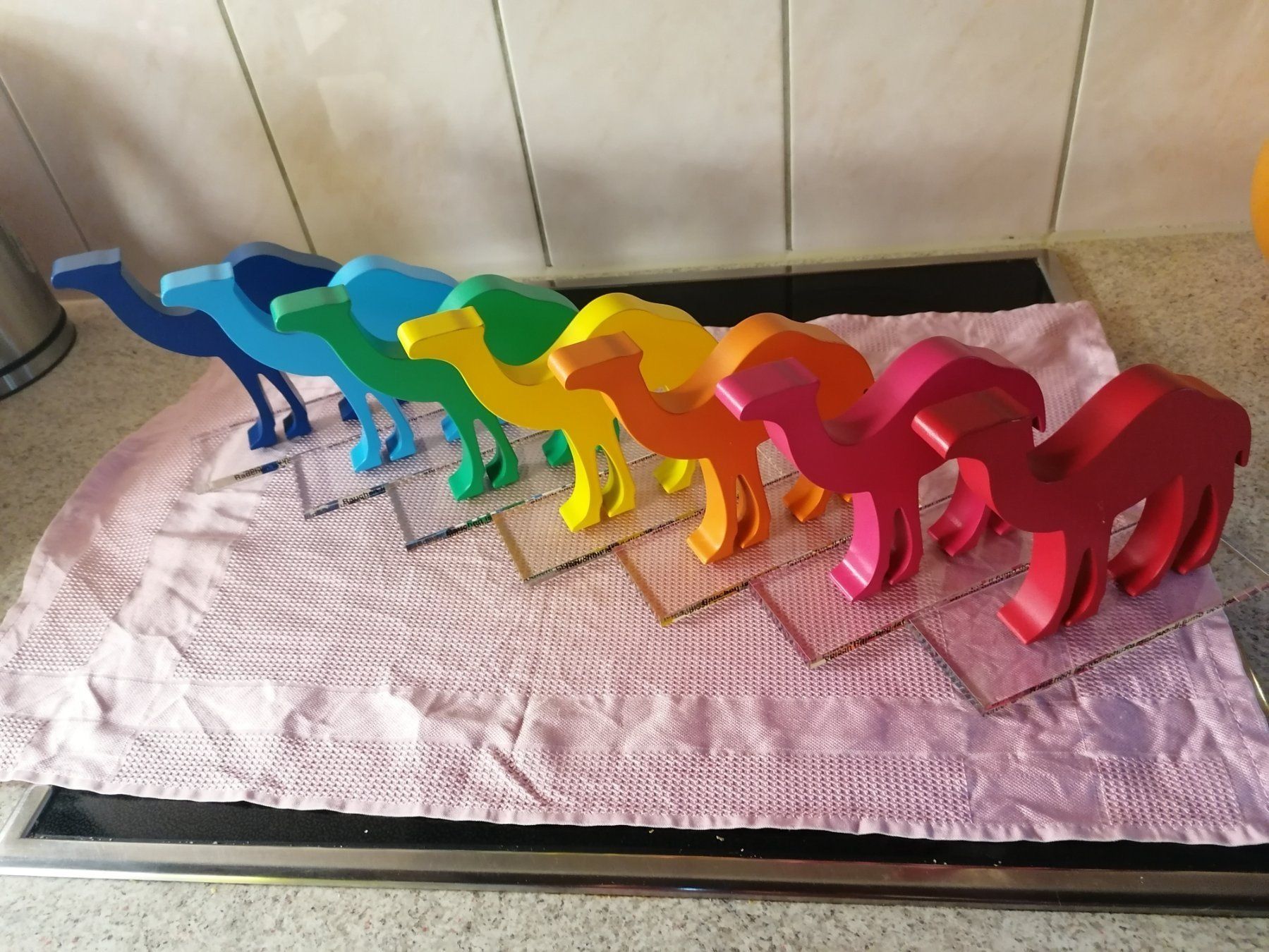 Statuette: Camel Regenbogen  alle 7 Stück – Nuovo e nell'imballaggio originale da Chur venduto da poppa69