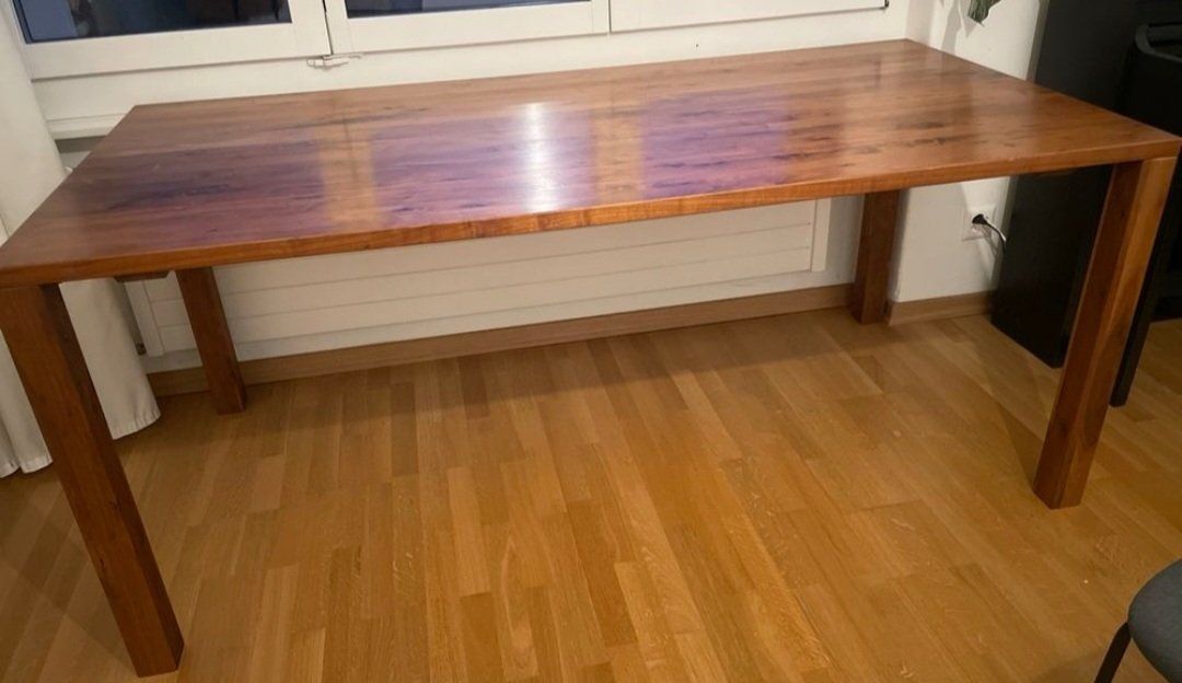 Tavoli: DUNKLER HOLZTISCH – Usato da Ottenbach venduto da ottenbach67