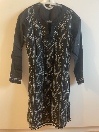 Schwarze indische Tunika mit Stickerei, Gr. S – Top Zustand!