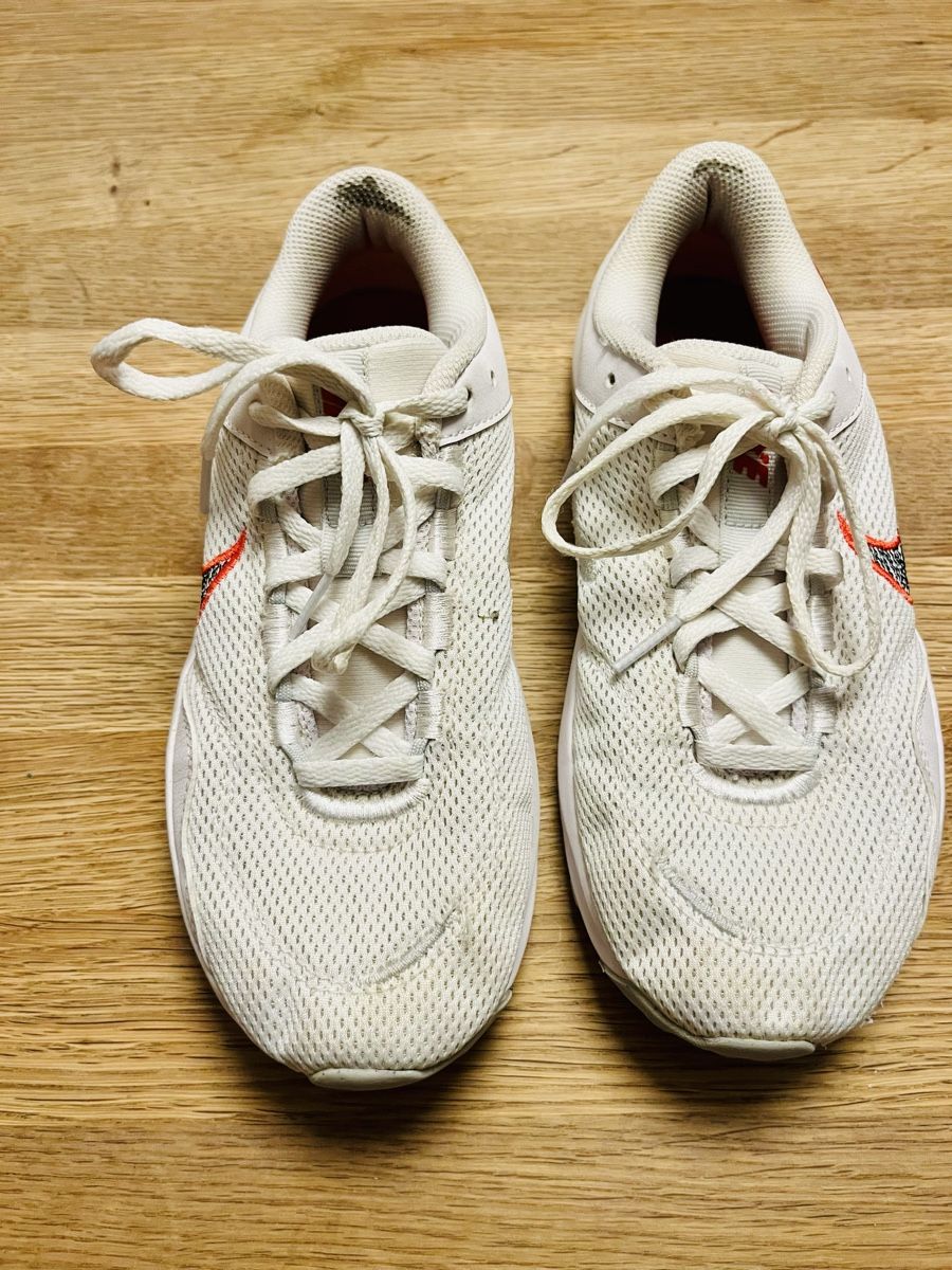 Nike Scarpe da donna: Nike Laufschuhe weiss in Grösse 37.5 – Usato da Fehraltorf venduto da nolram75 2