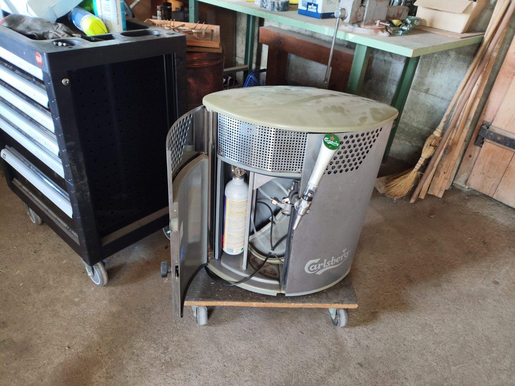 Allestimento di negozi e stand fieristici: Ausschank-Anlage Zapfhahn Carlsberg – Usato da Grosshöchstetten venduto da Saigontinu 2