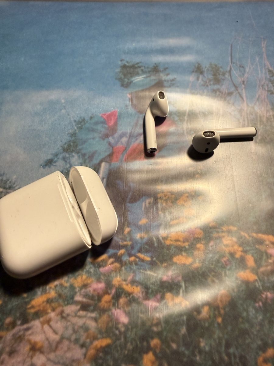 Apple Cuffie: Apple Airpods 2nd Generation  – Usato da Zürich venduto da javiergianini