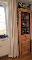 Vitrinenschrank aus massivem Mangoholz