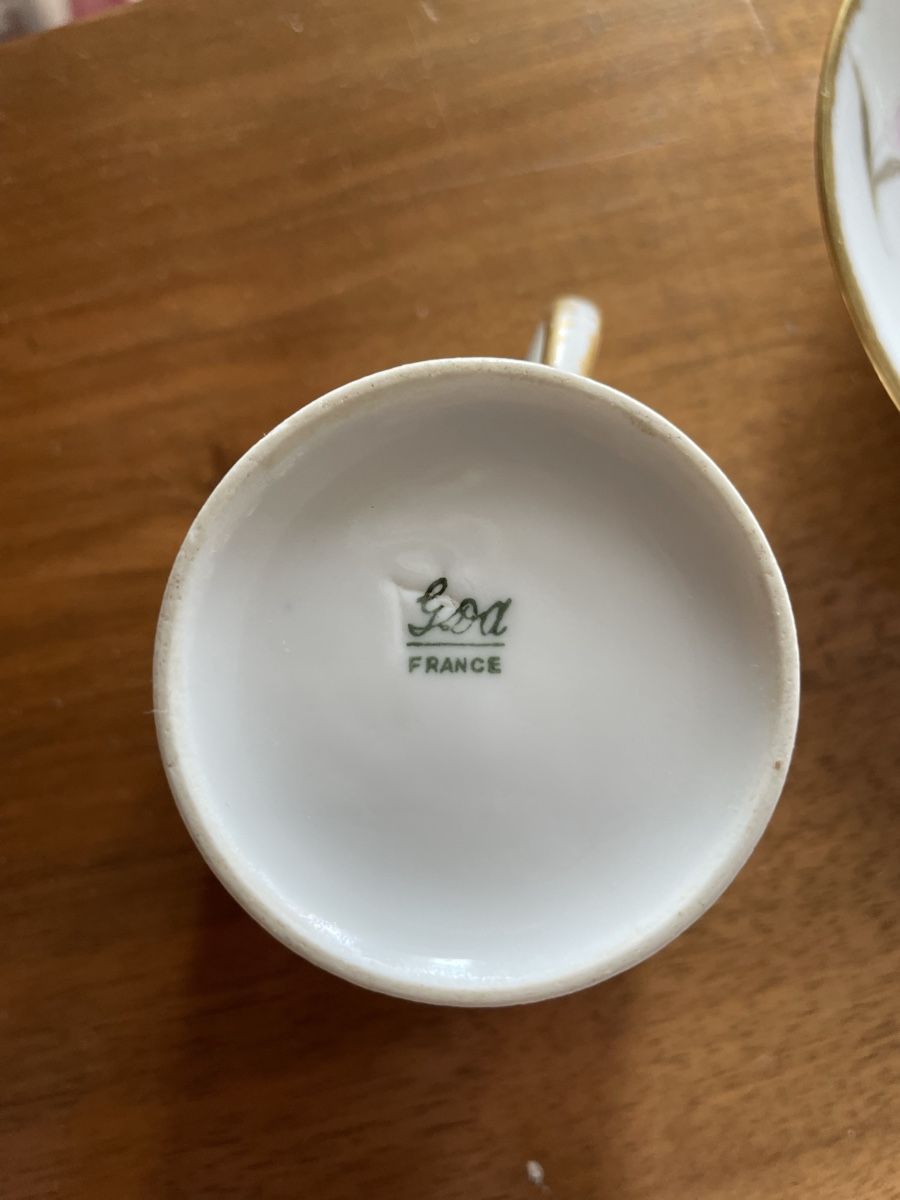 Set di piatti: 8 GDA Limoges Tasses à café  – Usato da Granges-Marnand venduto da val_2b5z 4