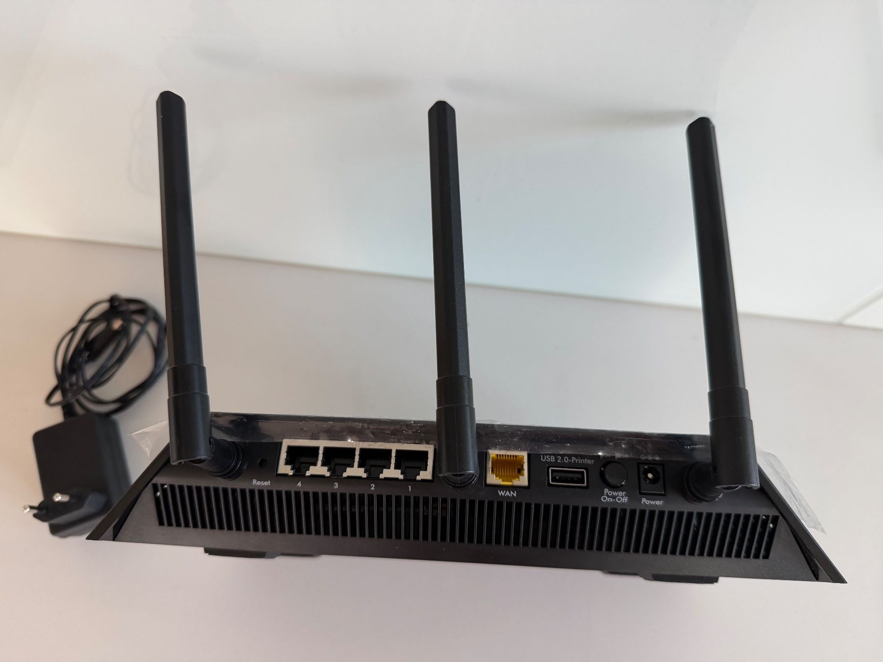 Netgear Modems & Routeurs: Netgear R6400 AC1750 Smart WiFi Router – D'occasion à Zürich par ellaMar 1