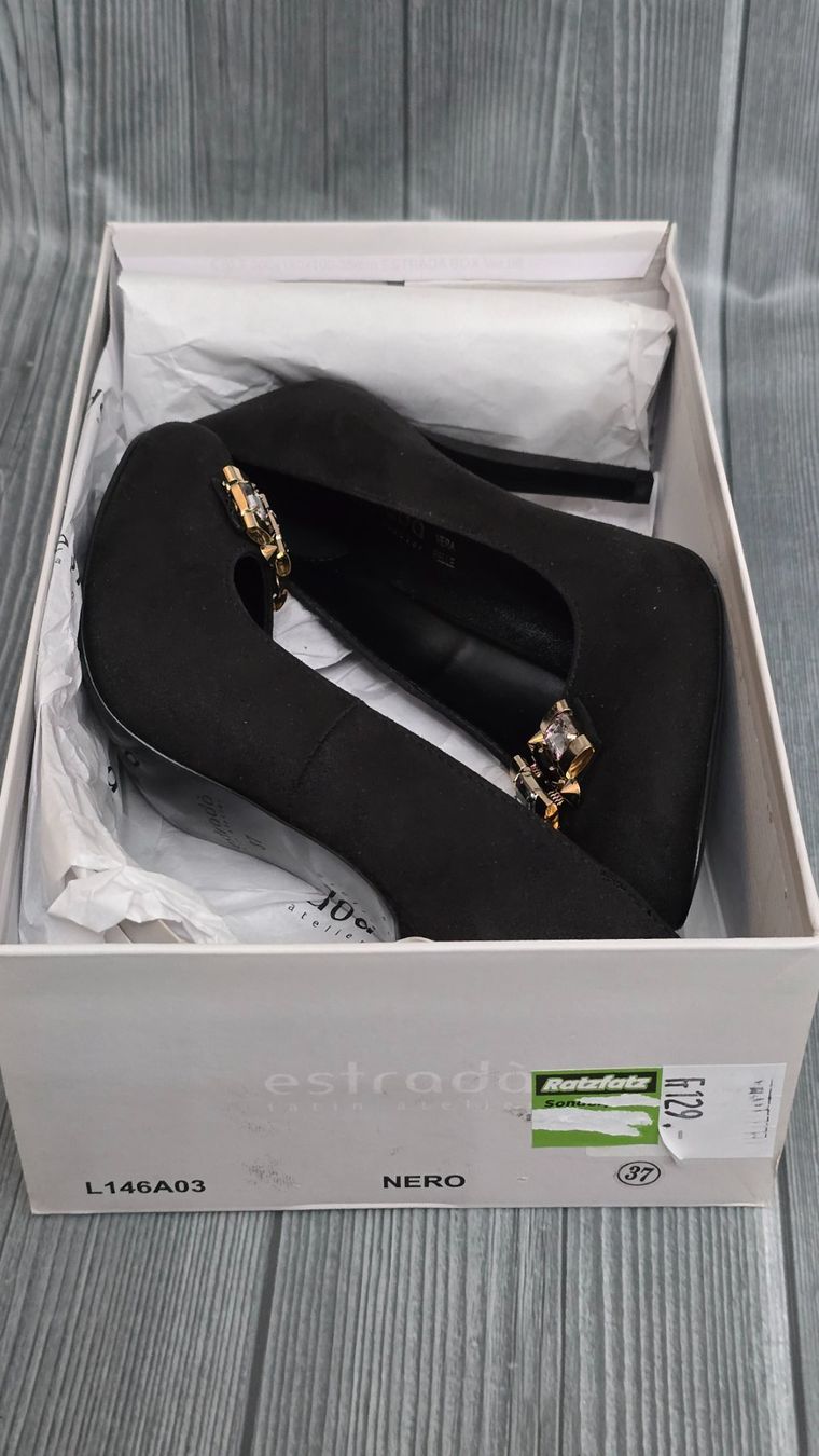 Damenschuhe: Estrada Pumps - 37 - Schwarz mit Schmuckbrosche – Neu (gemäss Beschreibung) aus Thalwil von VitaMini 6