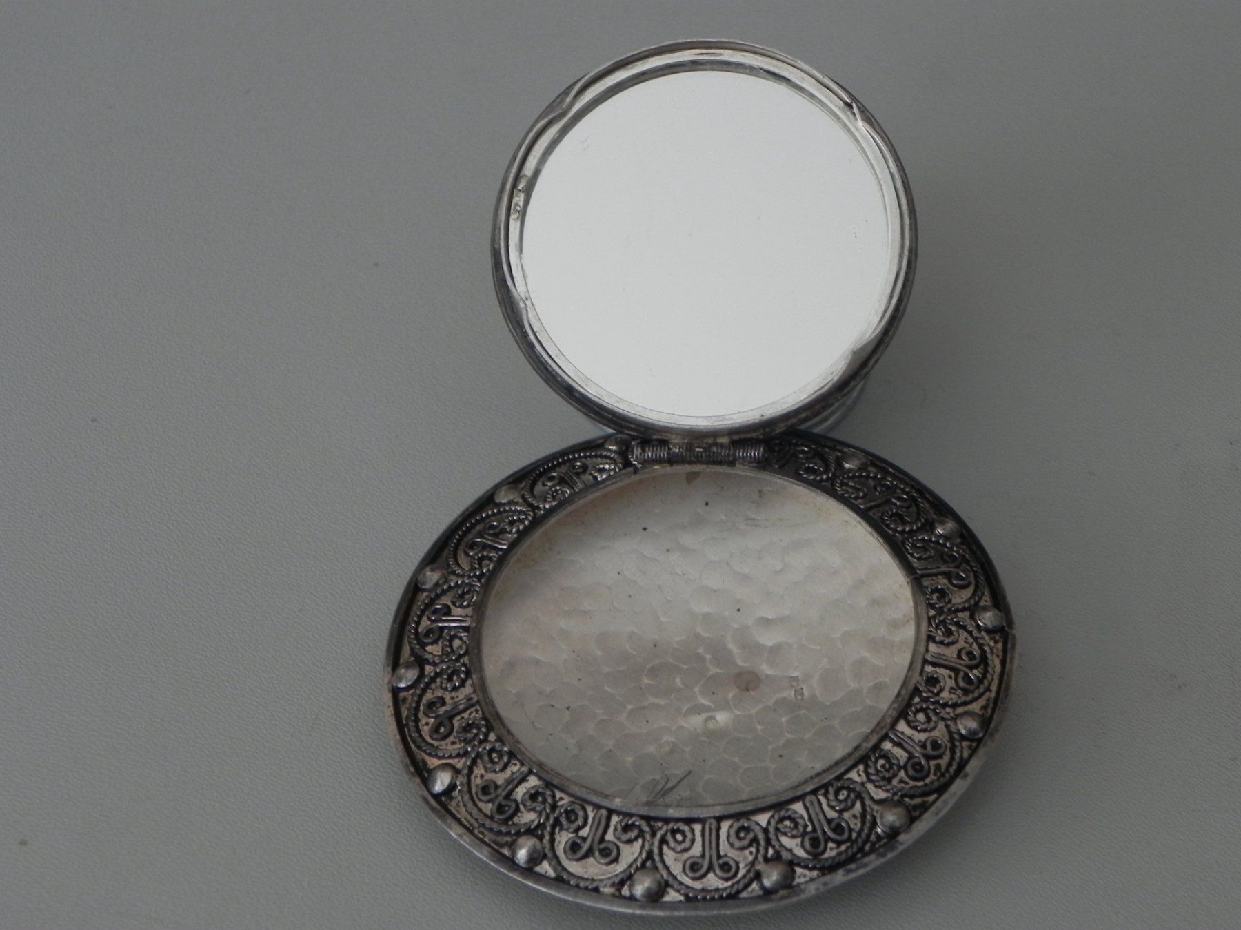 Altro in Cosmetici & Cura: Vintage Silber Pillendose? Puderdose? / Echt Silber? – Usato da Minusio venduto da Lory64 6