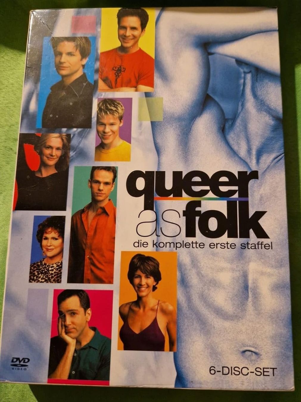 Tutti i DVDs: DVD  Queer as Folk: Staffel 1 – Nuovo e nell'imballaggio originale da Heimberg venduto da Rockenrol