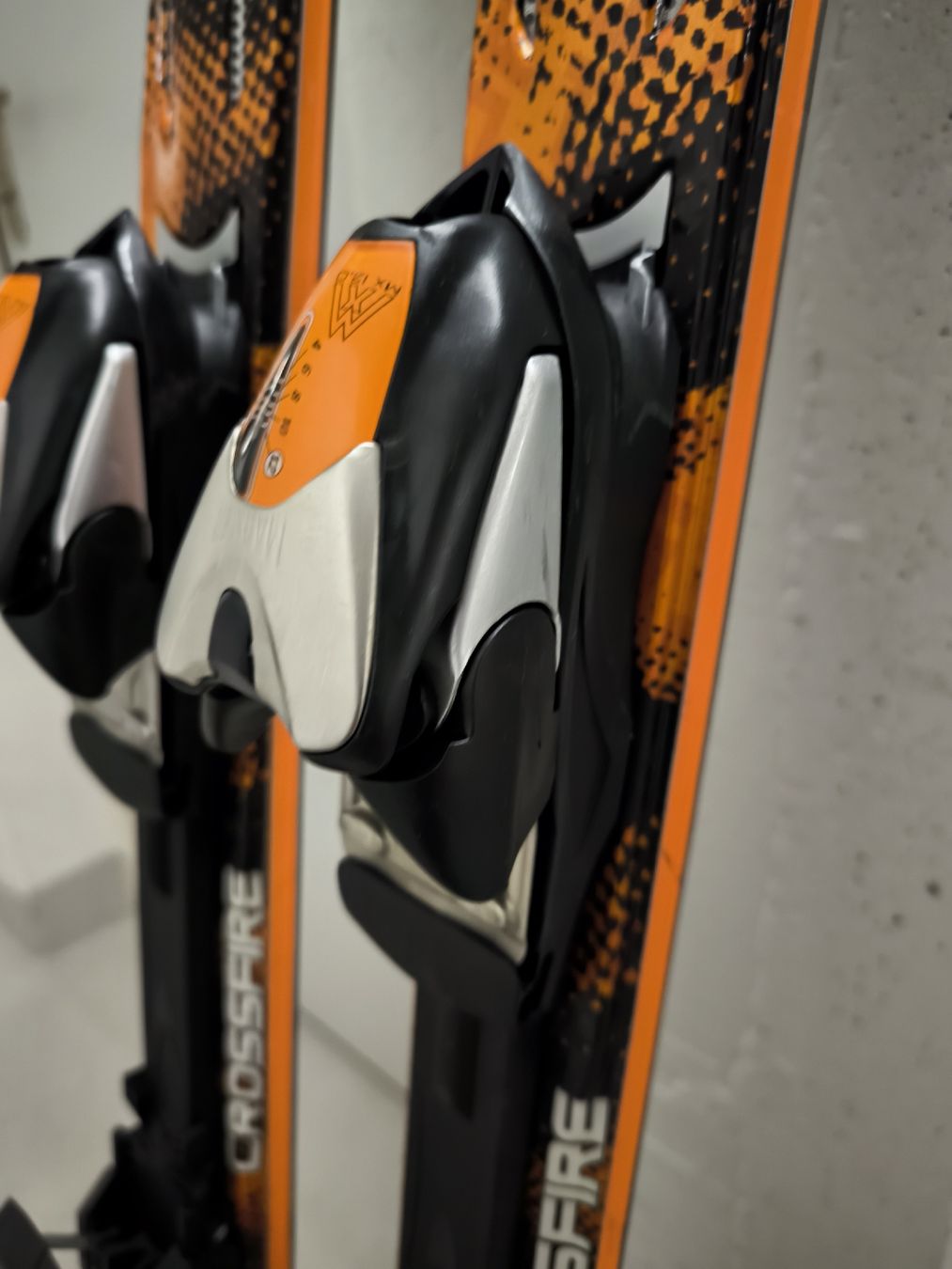 K2 Sci: K2 Crossfire Ski mit Bindung – Usato da Winterthur venduto da Evergreen 6