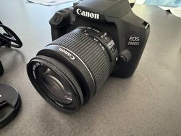 Canon EOS 2000D DSLR + EF-S 18-55mm Objektiv + 2 Akkus & Lad