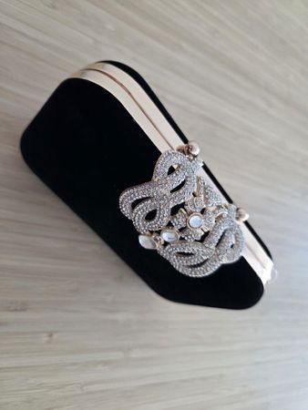 Glamouröse Abendtasche / Clutch aus schwarzem Samt – NEU