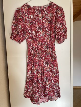 Sommerliches Blumenkleid Gr. 36 mit Rückenausschnitt🌸