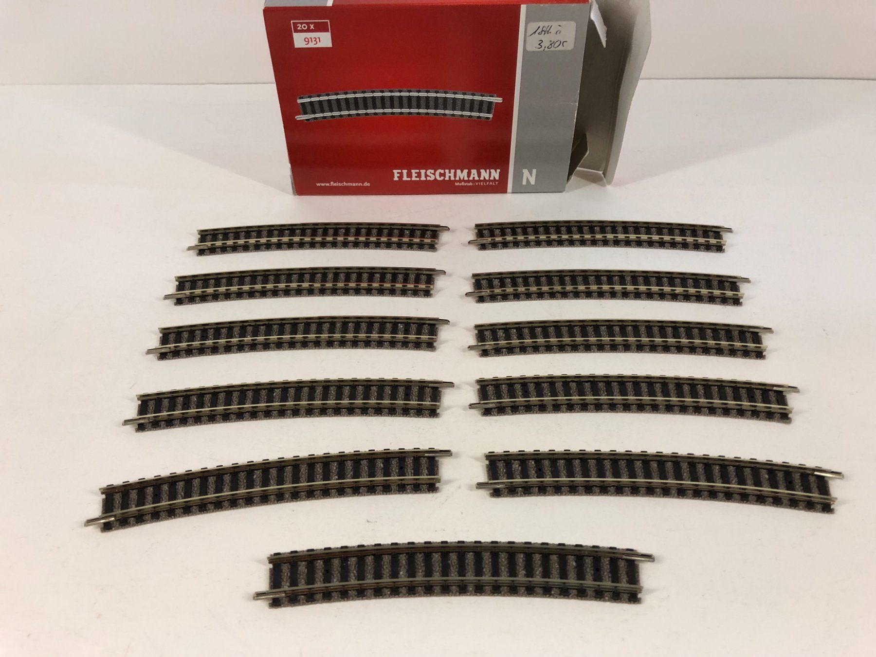 Fleischmann Modellini di ferrovie: Fleischmann Spur N 9131 Gebogenes Gleis R3. – Nuovo e nell'imballaggio originale da Rodersdorf venduto da Joerg11