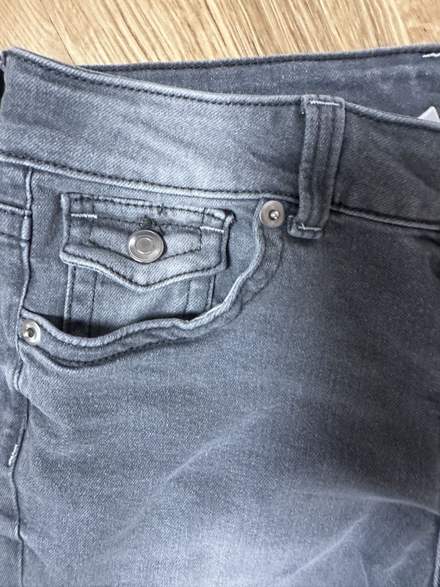 H&M Jeans: Divided H&M flared Jeans, Grösse 40, 1x getragen – Usato da Pfaffhausen venduto da Geraldine12 2