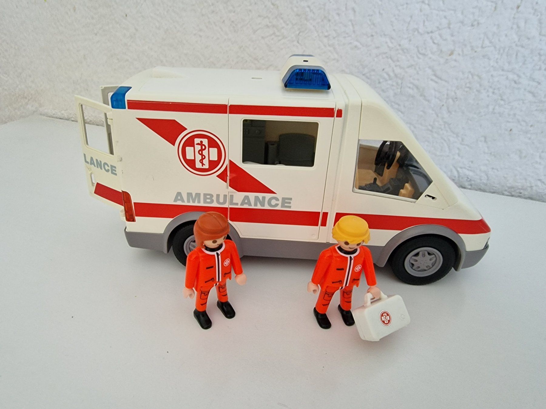 Playmobil Giocattoli: Playmobil Krankenwagen – Usato da Rain venduto da JLT1020