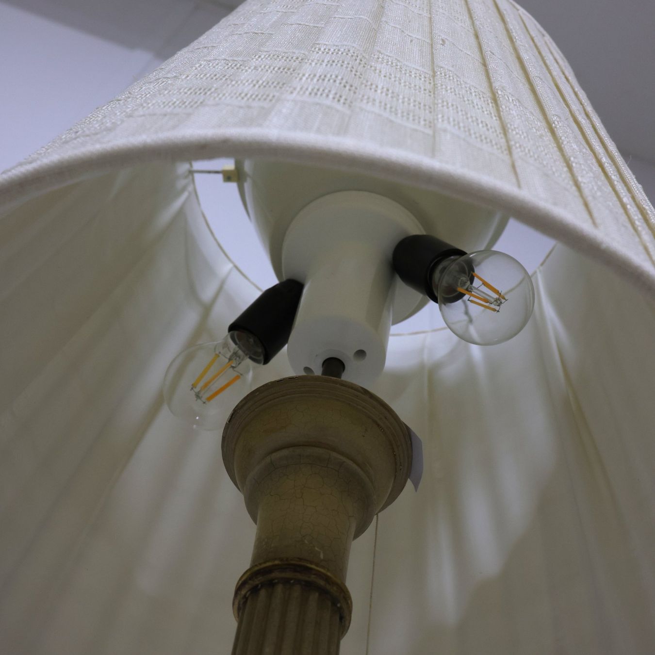 Lampade: Sehr elegante Stehlampe aus Kunstharz – Usato da Volketswil venduto da brockipfannenstil 5