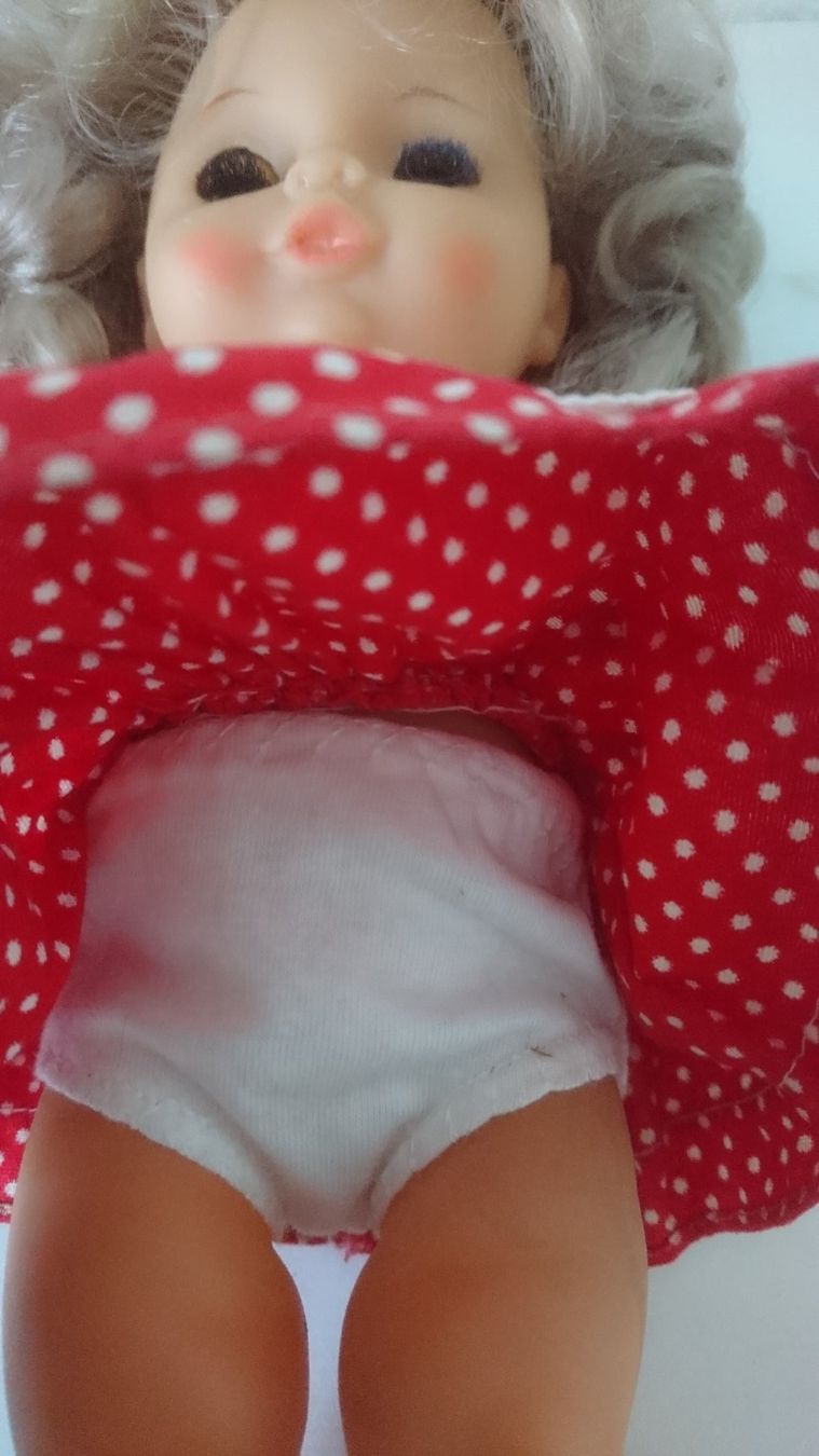 Bambole: Puppe mit roten Pünktli-Kleid – Usato da Schüpfen venduto da ardiphne 3