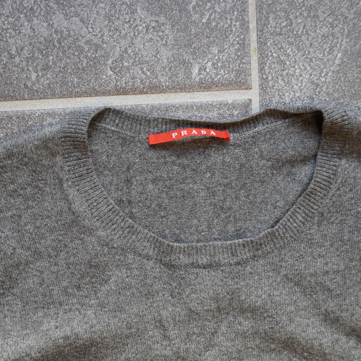 Prada Pullover & Sweatshirts: Prada Pullover aus 100 % Kaschmir – Grau – Gr. 50 – Neu (gemäss Beschreibung) aus Embrach von bernadiebernada 1