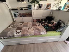 Kinderbett mit Schrankwand