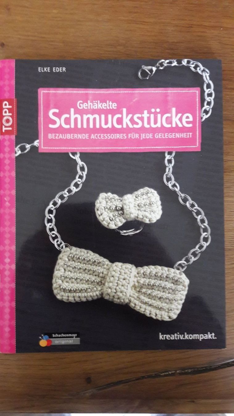 Libri: Gehäkelte Schmuckstücke – Nuovo e nell'imballaggio originale da Rotkreuz venduto da Basana2
